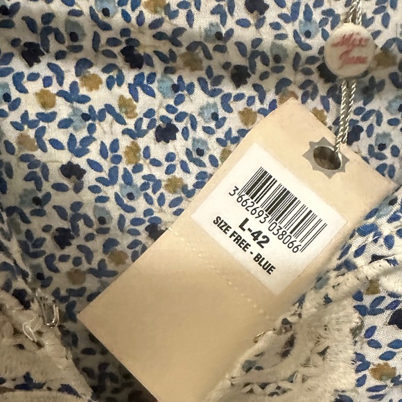 Elegant Blue Patterned Midi Dress with Tassels - Picture 4 of 5